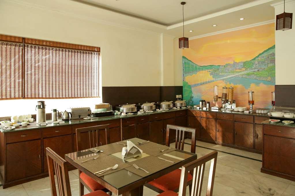 Comfort Hotel Dewa Retreat Rishikesh Restoran foto
