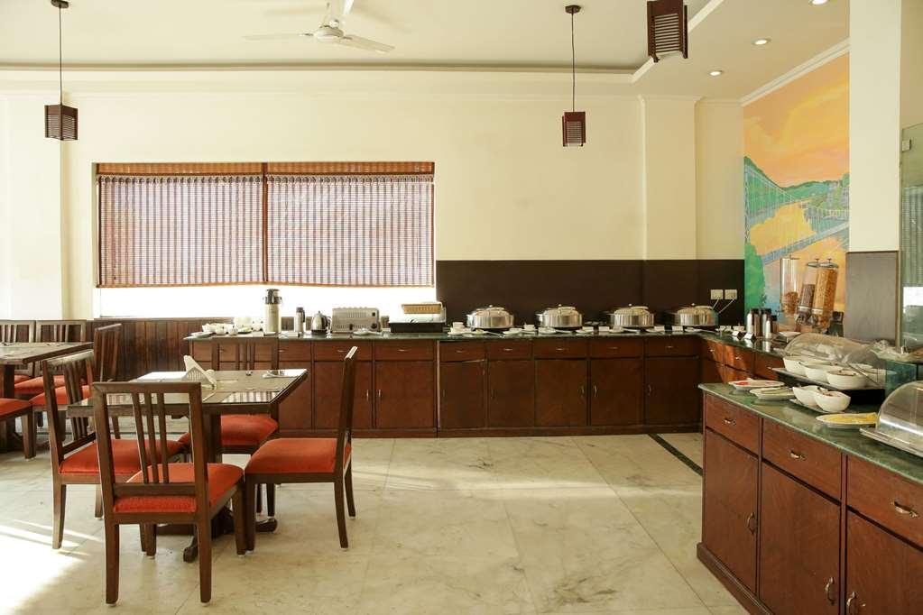 Comfort Hotel Dewa Retreat Rishikesh Restoran foto